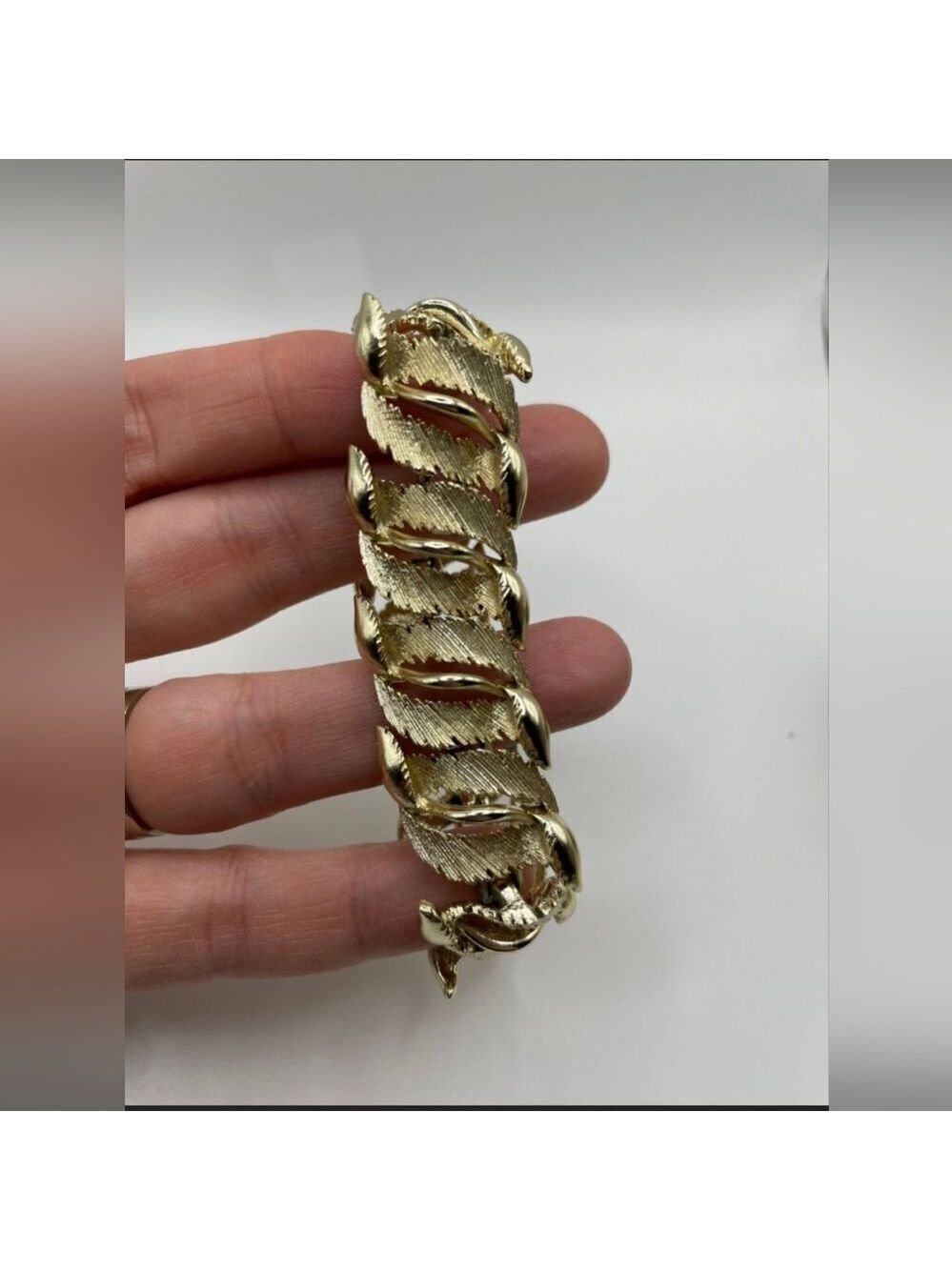 VINTAGE LISNER MCM GOLD TONE BRACELET 7" EXCELLENT CONDITION
